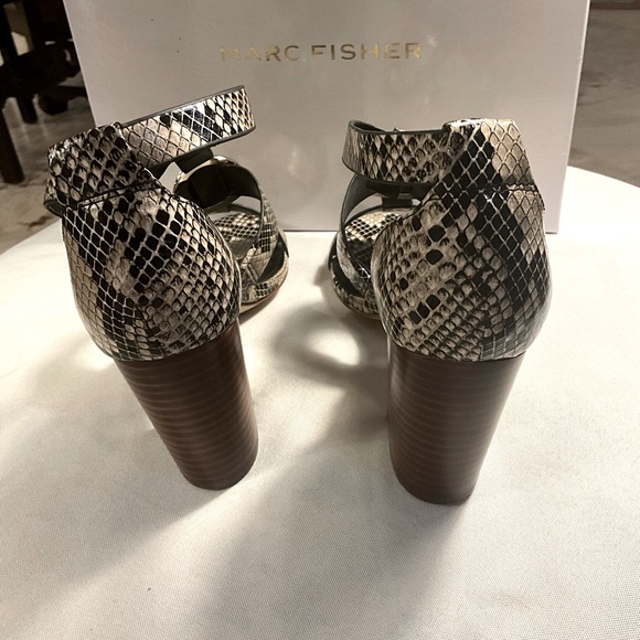 NWT Marc Fisher Walinda City Block Heel Sandal Size 8m - Picture 5 of 7